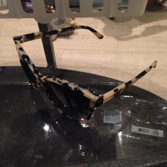 Stella McCartney Rounded Cat Eye Sunglasses - Picture 6 of 6